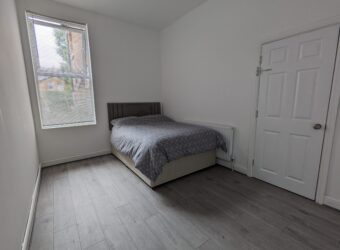 Large Double Room For a Single Occupant Only. Professionals Only. Not Suitable For Students. Fully Furnished. All Bills Included. Minimum 6 Month Contract.