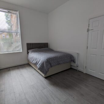 Large Double Room For a Single Occupant Only. Professionals Only. Not Suitable For Students. Fully Furnished. All Bills Included. Minimum 6 Month Contract.