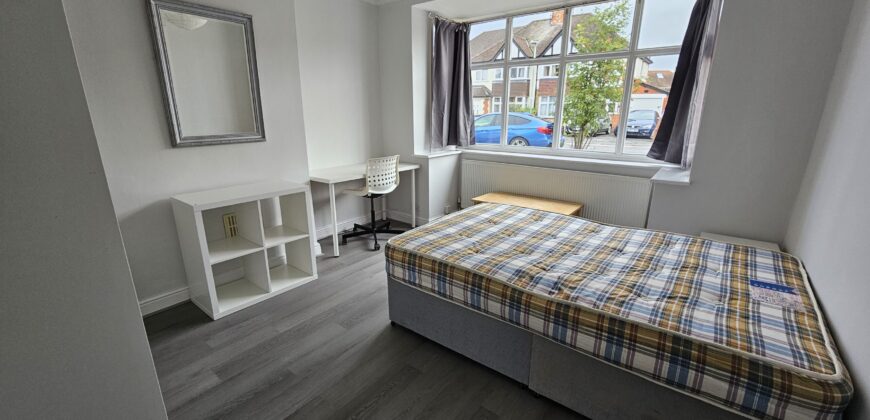 NEWLY REFURBISHED, Spacious 6 Double Bed Semi Detached House, Ample Driveway Parking, Ideal for Placement Students