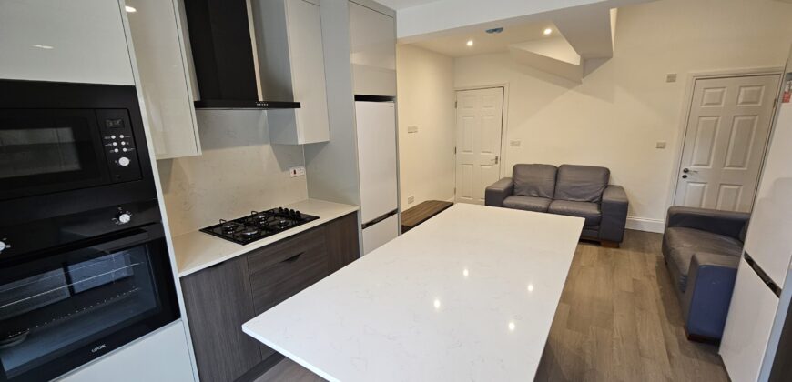 NEWLY REFURBISHED, Spacious 6 Double Bed Semi Detached House, Ample Driveway Parking, Ideal for Placement Students