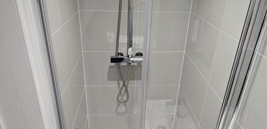 NEWLY REFURBISHED, Spacious 6 Double Bed Semi Detached House, Ample Driveway Parking, Ideal for Placement Students
