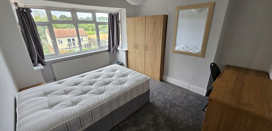 NEWLY REFURBISHED, Spacious 6 Double Bed Semi Detached House, Ample Driveway Parking, Ideal for Placement Students