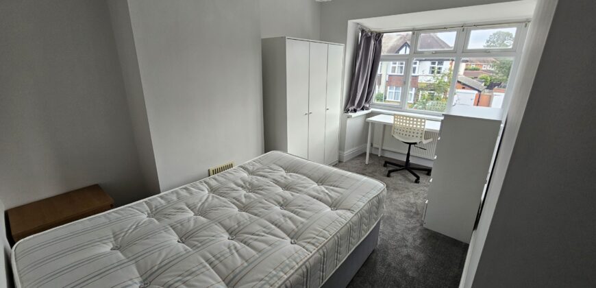 NEWLY REFURBISHED, Spacious 6 Double Bed Semi Detached House, Ample Driveway Parking, Ideal for Placement Students