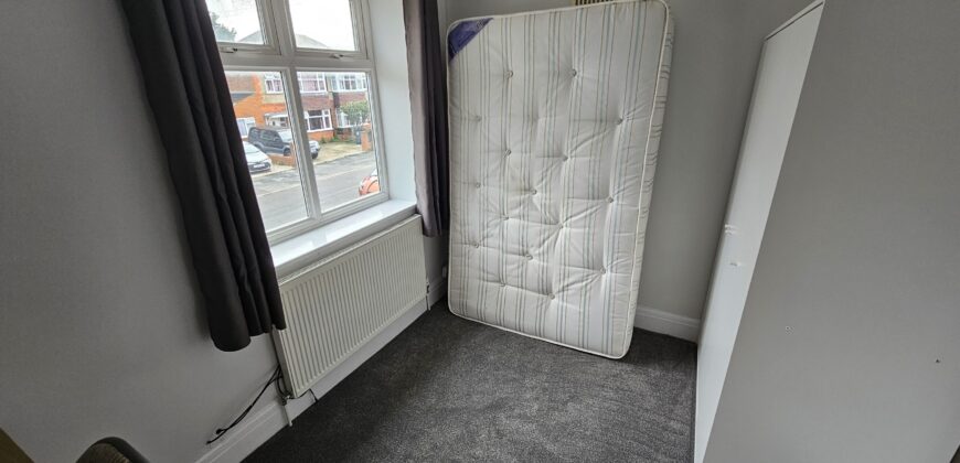 NEWLY REFURBISHED, Spacious 6 Double Bed Semi Detached House, Ample Driveway Parking, Ideal for Placement Students