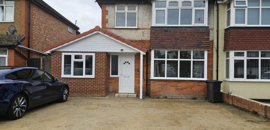 NEWLY REFURBISHED, Spacious 6 Double Bed Semi Detached House, Ample Driveway Parking, Ideal for Placement Students
