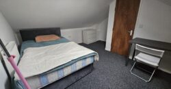 Great Value, Refurbished 3 Double Bed House with spare room