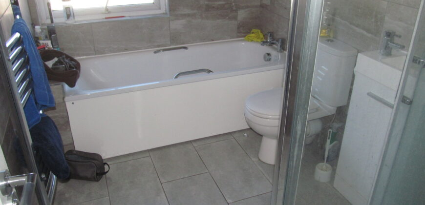 Top Quality, Spacious 6 Double Bed 3 Bath House, Massive Communal Lounge / Kitchen, Recently Refurbished