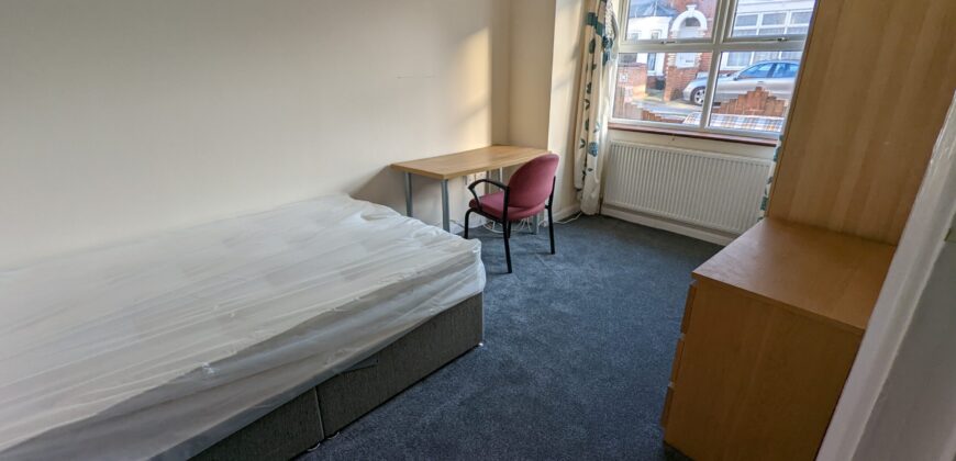 Spacious Superior 6 Double Bed 2 Bath House, Ideal for Students