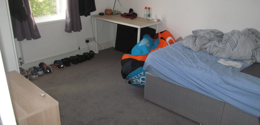 Top Quality, Spacious 6 Double Bed 3 Bath House, Massive Communal Lounge / Kitchen, Recently Refurbished