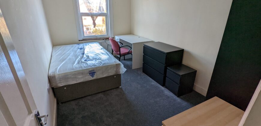 Spacious Superior 6 Double Bed 2 Bath House, Ideal for Students