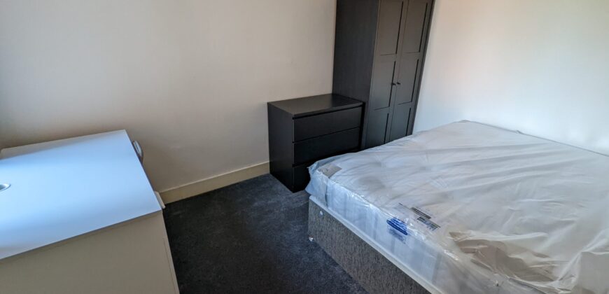 Spacious Superior 6 Double Bed 2 Bath House, Ideal for Students