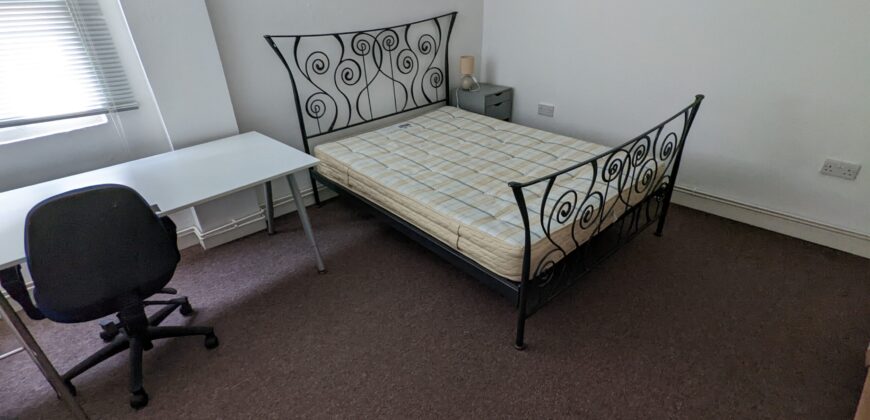 Upmarket Spacious 4 Double Bedroom 2 Bath Flat, Large Open Plan Kitchen / Lounge