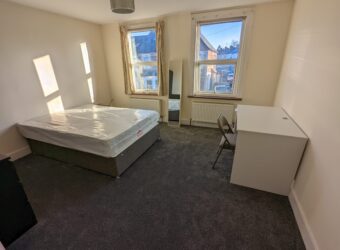 Spacious Superior 6 Double Bed 2 Bath House, Ideal for Students