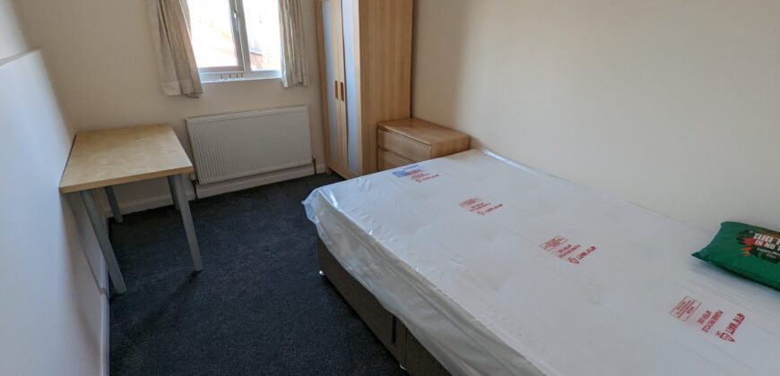 Spacious Superior 6 Double Bed 2 Bath House, Ideal for Students