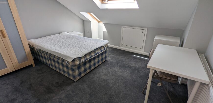 Spacious Superior 6 Double Bed 3 Bath House, Massive Communal Lounge / Kitchen