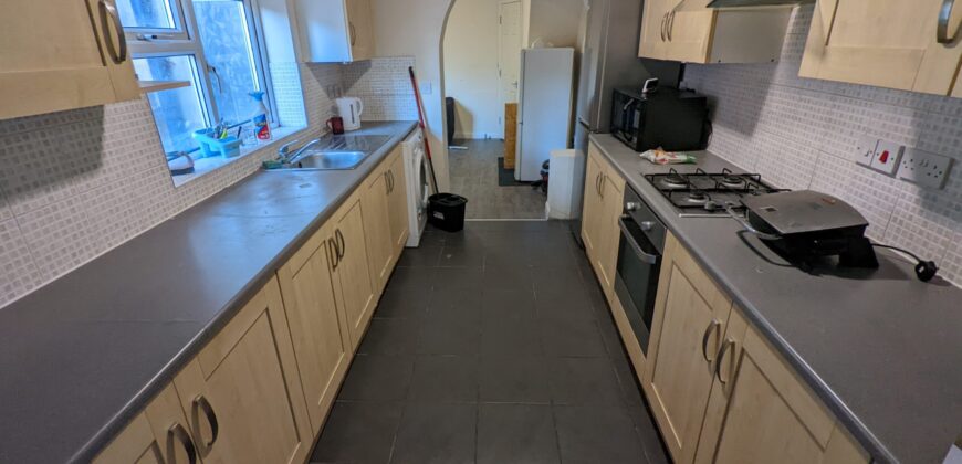 Spacious Superior 6 Double Bed 2 Bath House, Ideal for Students