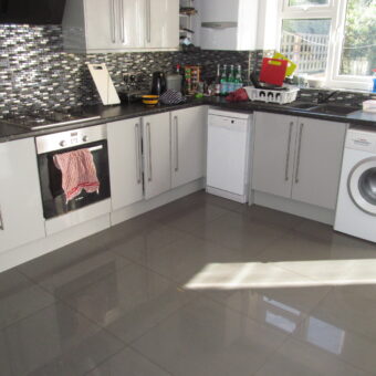 Top Quality, Spacious 6 Double Bed 3 Bath House, Massive Communal Lounge / Kitchen, Recently Refurbished