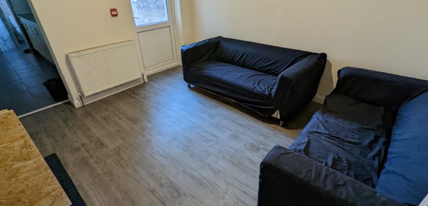 Spacious Superior 6 Double Bed 2 Bath House, Ideal for Students