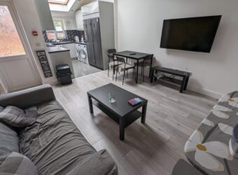 Brand New Refurbishment, Spacious Superior 6 Double Bed 5 Bath House
