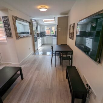 Spacious Superior 6 Double Bed 3 Bath House, Massive Communal Lounge / Kitchen