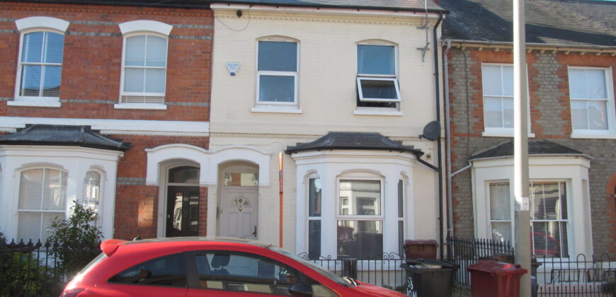 Top Quality, Spacious 6 Double Bed 3 Bath House, Massive Communal Lounge / Kitchen, Recently Refurbished