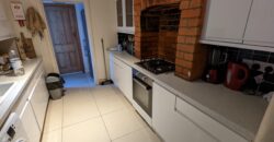 Spacious Superior 4 Bedroom STUDENT House, Lovely Farmhouse Style Kitchen, Solar Panels on Roof