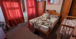 Spacious Superior 4 Bedroom STUDENT House, Lovely Farmhouse Style Kitchen, Solar Panels on Roof