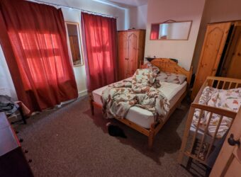 Spacious Superior 4 Bedroom STUDENT House, Lovely Farmhouse Style Kitchen, Solar Panels on Roof