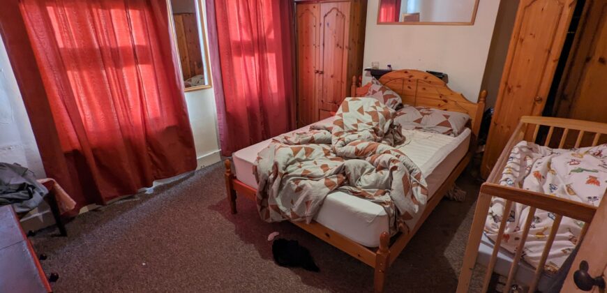 Spacious Superior 4 Bedroom STUDENT House, Lovely Farmhouse Style Kitchen, Solar Panels on Roof