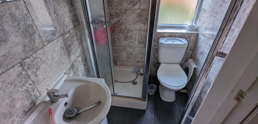 Spacious Superior 6 Double Bed 2 Bath House, Ideal for Students