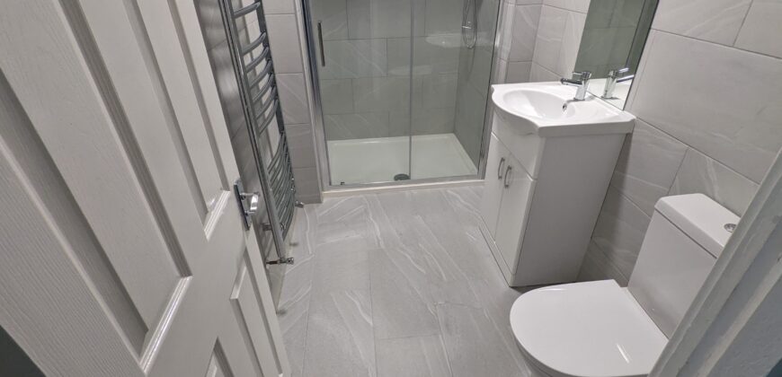 Spacious Superior 6 Double Bed 3 Bath House, Massive Communal Lounge / Kitchen