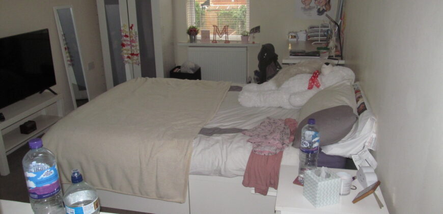 Top Quality, Spacious, 8 Double Bedroom House All Bedrooms Have En Suite Shower Rooms