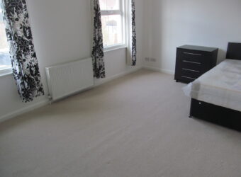 NEW RENOVATION, Spacious 6 Double Bed 3 Bath House, Ideal for London Road Campus, Hospital