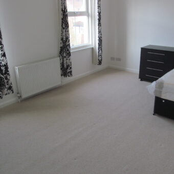 NEW RENOVATION, Spacious 6 Double Bed 3 Bath House, Ideal for London Road Campus, Hospital