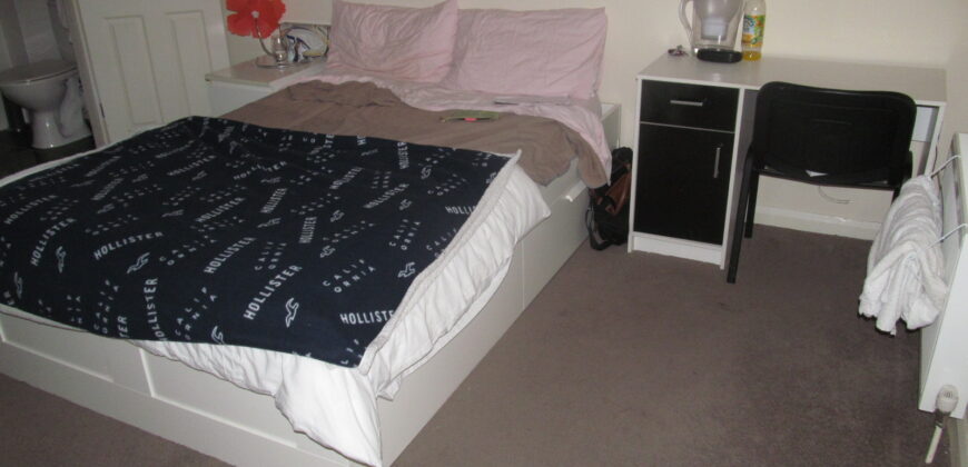 Top Quality, Spacious, 8 Double Bedroom House All Bedrooms Have En Suite Shower Rooms