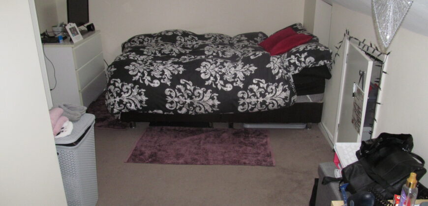Top Quality, Spacious, 8 Double Bedroom House All Bedrooms Have En Suite Shower Rooms