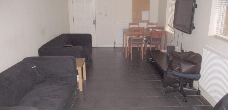 Top Quality, Spacious, 8 Double Bedroom House All Bedrooms Have En Suite Shower Rooms
