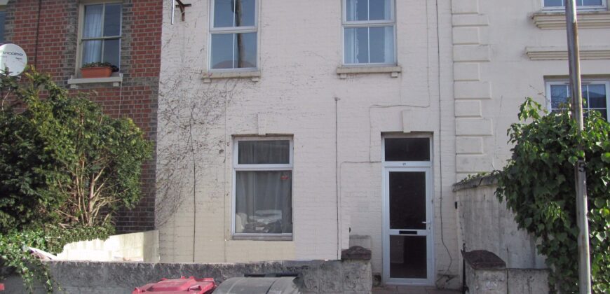 NEW RENOVATION, Spacious 6 Double Bed 3 Bath House, Ideal for London Road Campus, Hospital