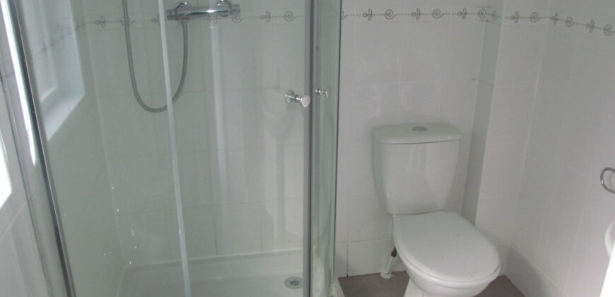 NEW RENOVATION, Spacious 6 Double Bed 3 Bath House, Ideal for London Road Campus, Hospital