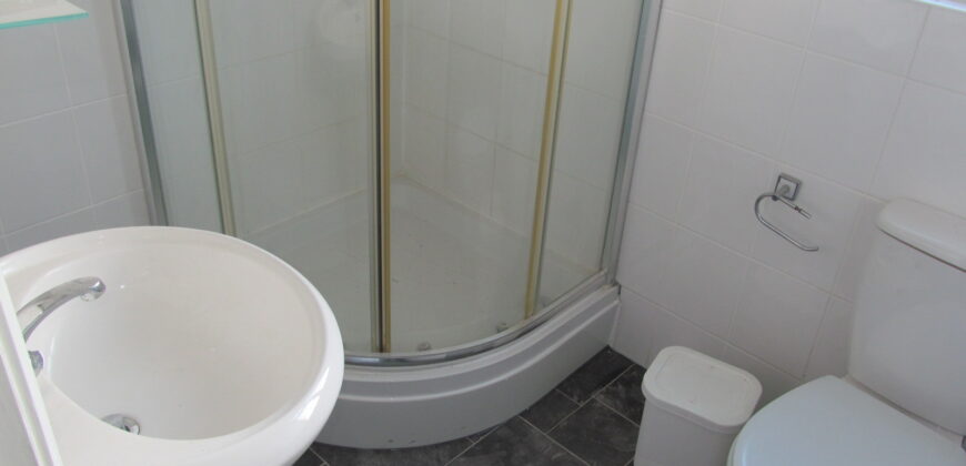 NEW RENOVATION, Spacious 6 Double Bed 3 Bath House, Ideal for London Road Campus, Hospital