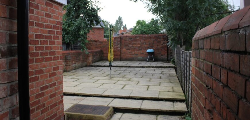 Spacious Superior 6 Double Bedroom 2 Bath House, Ideal for Students, Close To University