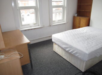 Spacious 5 Double Bed House, Close To University, Nearby Shops And Transport Links