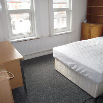 Spacious 5 Double Bed House, Close To University, Nearby Shops And Transport Links