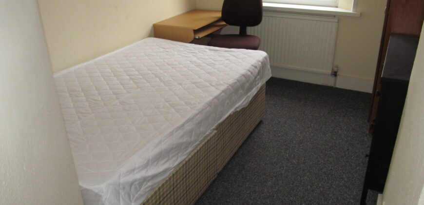 Spacious 5 Double Bed House, Close To University, Nearby Shops And Transport Links