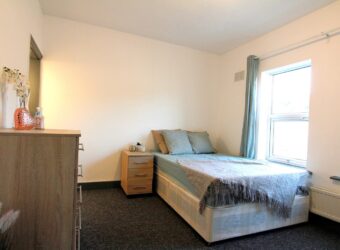 Spacious Superior 6 Double Bedroom 2 Bath House, Ideal for Students, Close To University