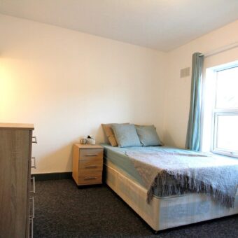 Spacious Superior 6 Double Bedroom 2 Bath House, Ideal for Students, Close To University