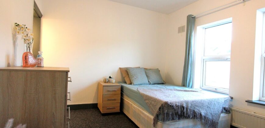 Spacious Superior 6 Double Bedroom 2 Bath House, Ideal for Students, Close To University