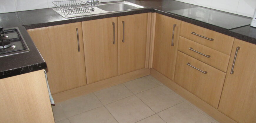 Spacious 5 Double Bed House, Close To University, Nearby Shops And Transport Links