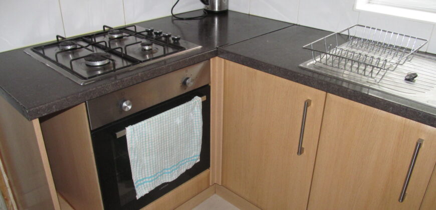 Spacious 5 Double Bed House, Close To University, Nearby Shops And Transport Links