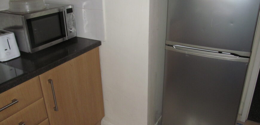 Spacious 5 Double Bed House, Close To University, Nearby Shops And Transport Links
